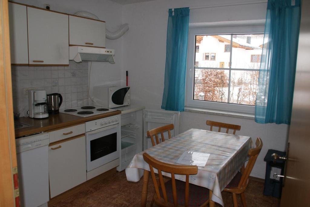 Alpin-Sportiv Apartamento Lermoos Quarto foto