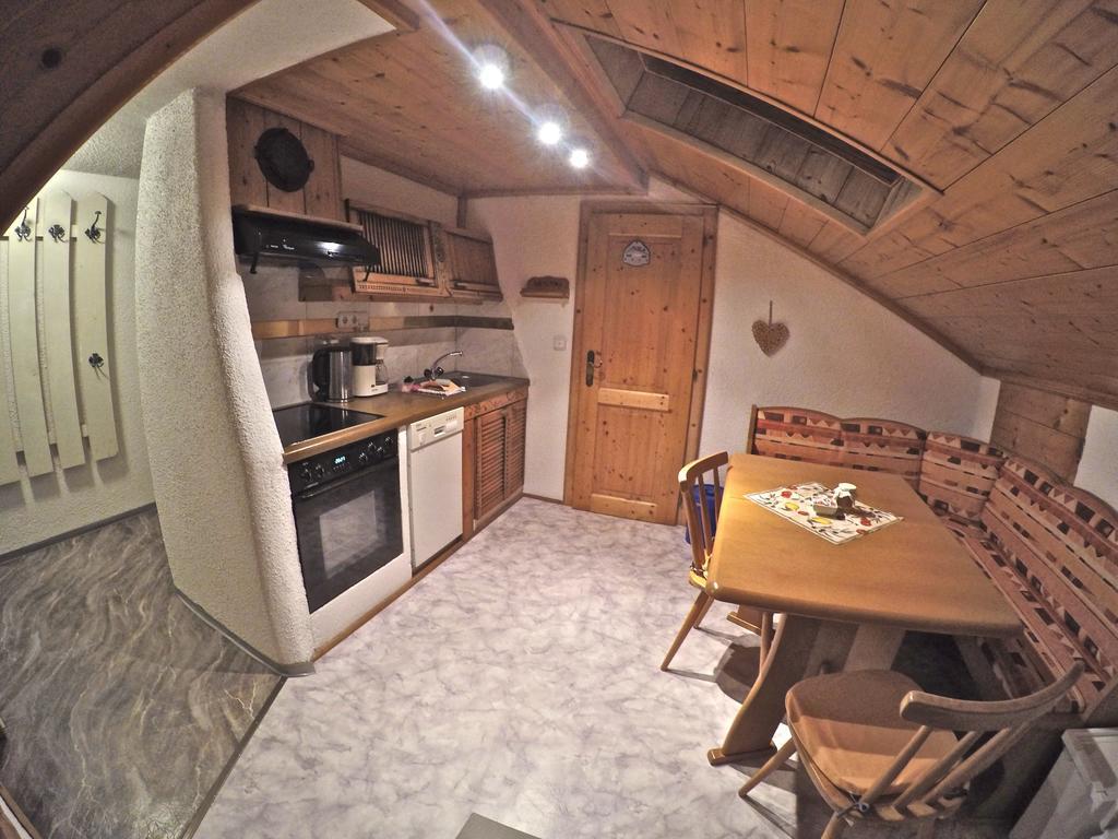 Alpin-Sportiv Apartamento Lermoos Quarto foto